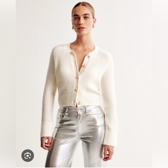 Pearl button soft cardigan - Picture 2 of 6